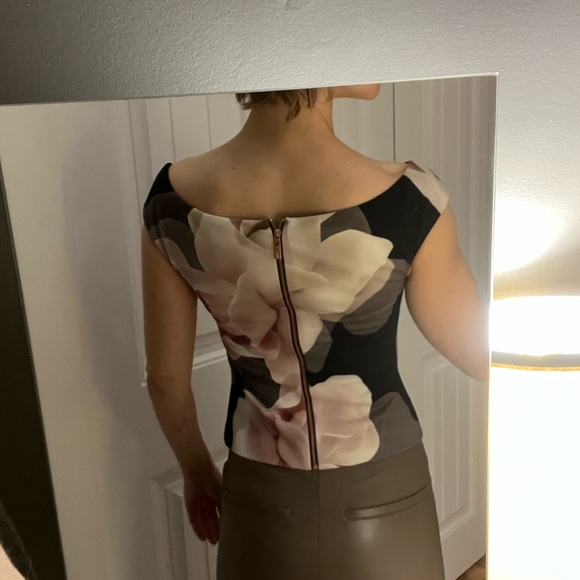 Off the shoulder top - Picture 2 of 8